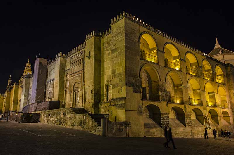 Córdoba 024 - Mezquita Catedral - imagen nocturna.jpg